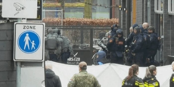 Hollanda'da bir kafede çok sayıda kişi rehin alındı
