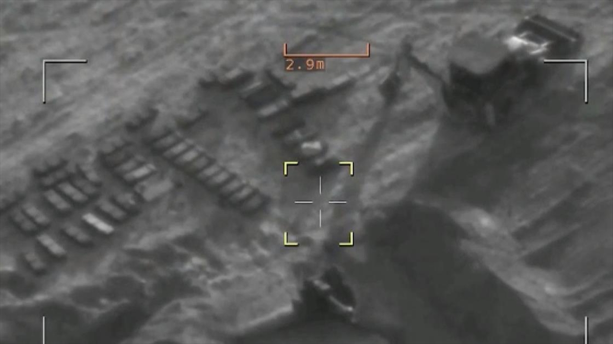 Azerbaycan, Ermenistan'ın Sınırda Askeri Yığınak Yaptığını Duyurdu