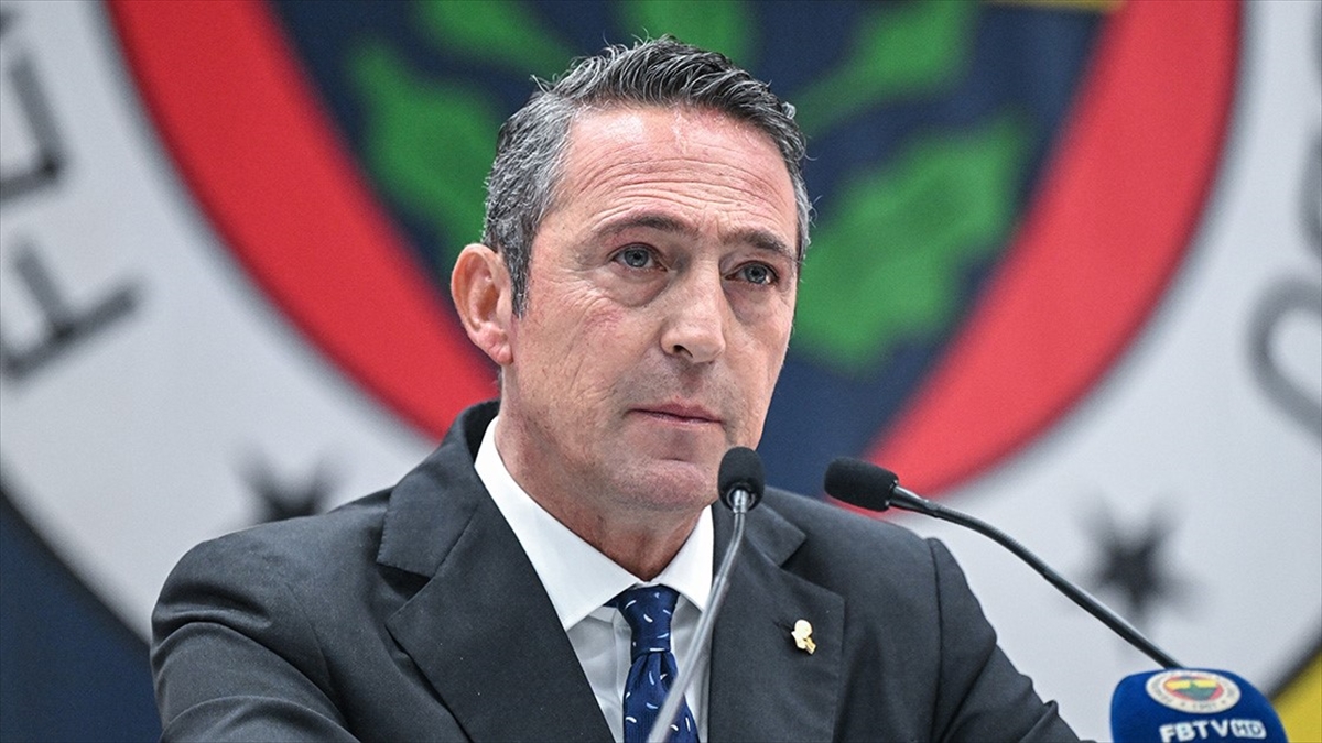 Fenerbahçe Başkanı Ali Koç Ve Yönetim Kurulu, Futbol Takımıyla Buluştu