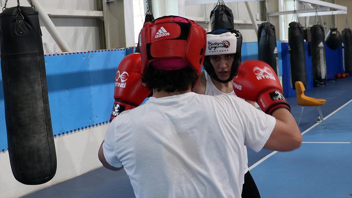 Milli Boksör Gizem Özer Kariyerinin İlk Avrupa Şampiyonluğuna Ulaşmak İstiyor