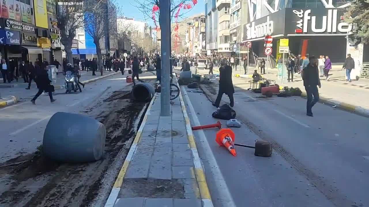 Van'da gösteri ve yürüyüşlere 15 günlük yasak