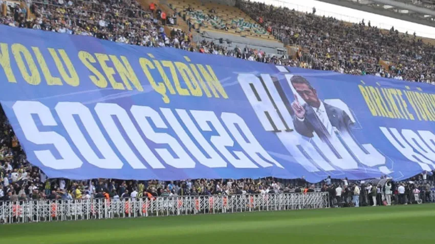 Kongre üyelerinden çok konuşulacak Ali Koç pankartı