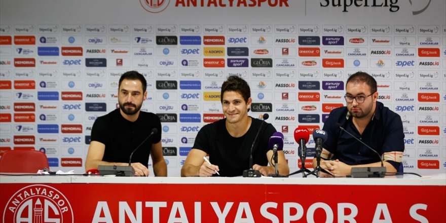 Antalyaspor'un Yeni Transferi Leschuk İmzayı Attı