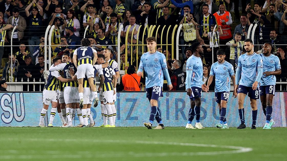 Fenerbahçe Evinde 4 Golle Kazandı