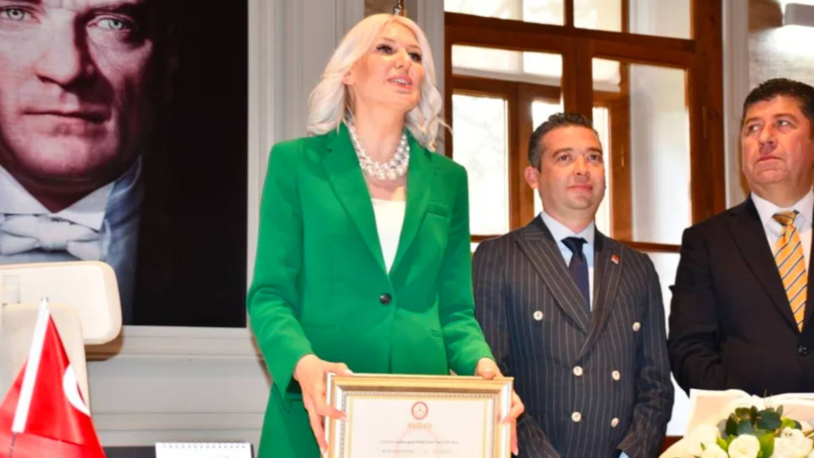 Melek Mızrak Subaşı mazbatasını aldı