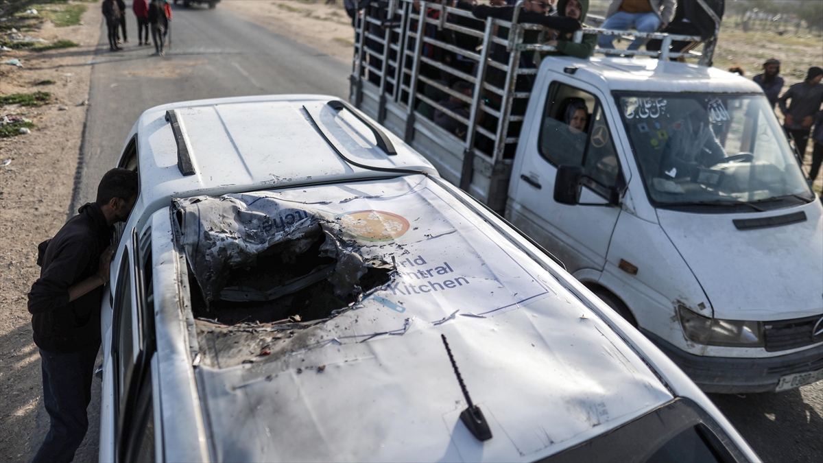İsrail'in Gazze'de Yardım Çalışanlarını Öldürmesine Tepkiler Sürüyor