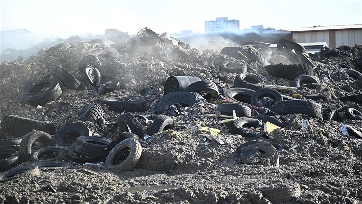 Ankara Hurdacılar Sanayi Sitesi'ndeki Yangına İlişkin Soruşturmada 5 Kişi Gözaltına Alındı