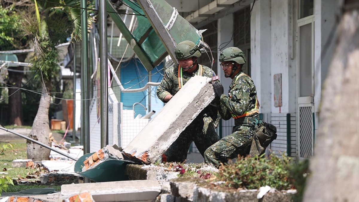 Tayvan'daki 7,4'lük Depremin Ardından Arama Ve Kurtarma Çalışmaları Sürüyor