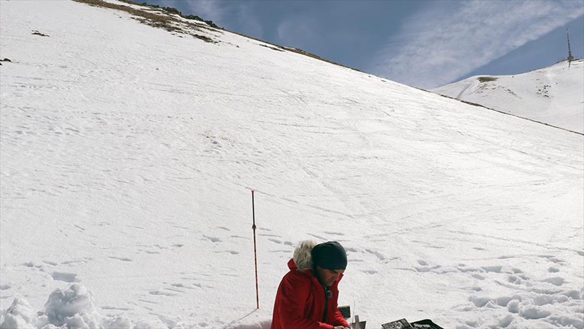 Palandöken Kayak Merkezi'nde Güvenli Pistler İçin Çığ Analizi Yapılıyor