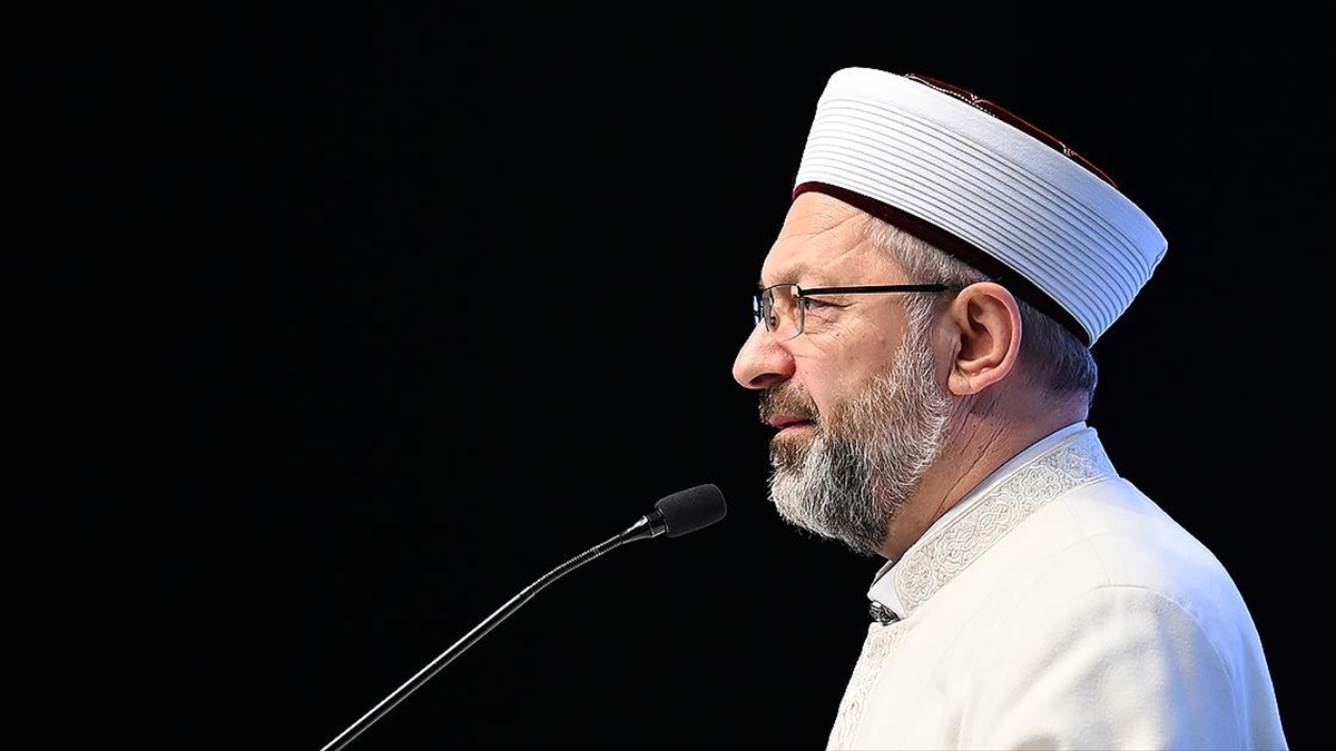 Diyanet İşleri Başkanı Erbaş: Kadir Gecesi'ni Yeniden Dirilişimize Milat Kılmalıyız