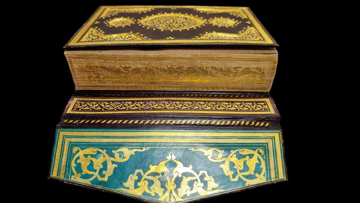 Türkiye'den Kaçırılan Tarihi Kur'an-ı Kerim Ana Vatanına Döndü