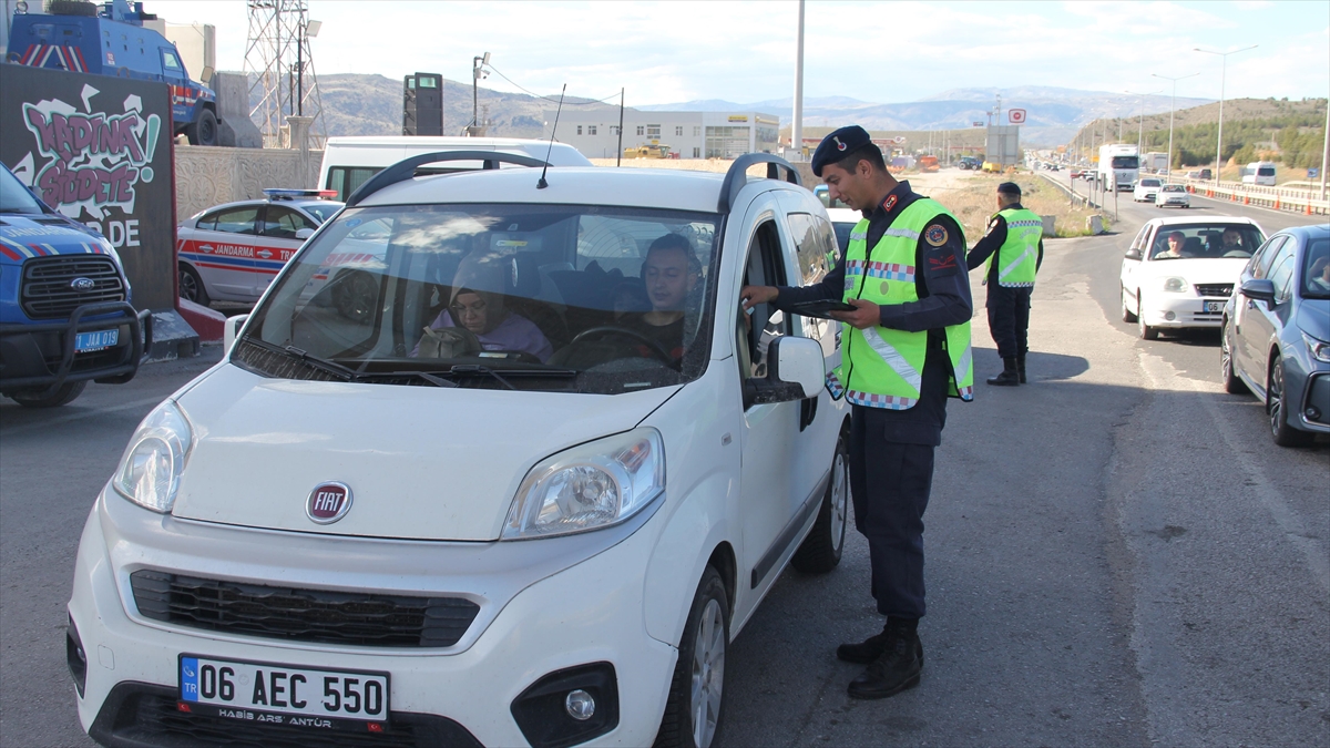 Bakan Yerlikaya'dan bayramda yola çıkacaklara uyarı