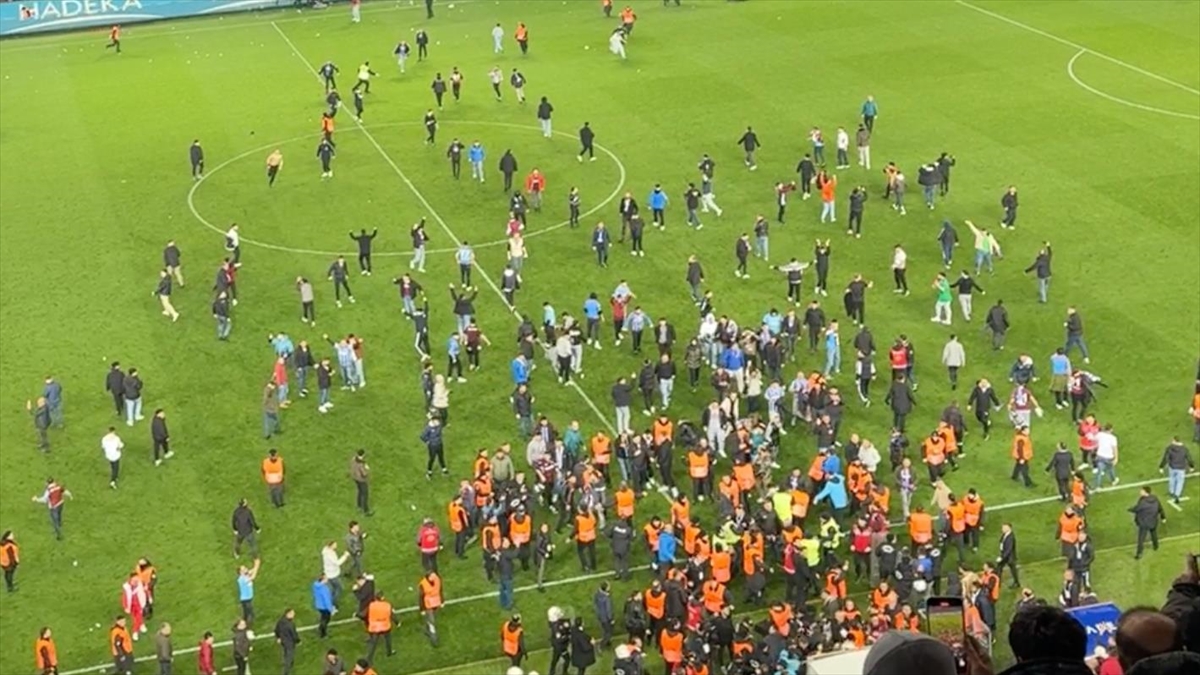 TFF Trabzonspor'un 6 maç cezasını 4 maça indirdi