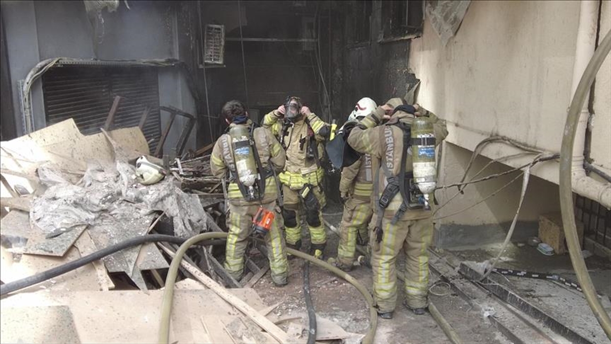 Beşiktaş'taki Gece Kulübünde Tadilatın İlk Gününde De Yangın Tehlikesi Atlatılmış