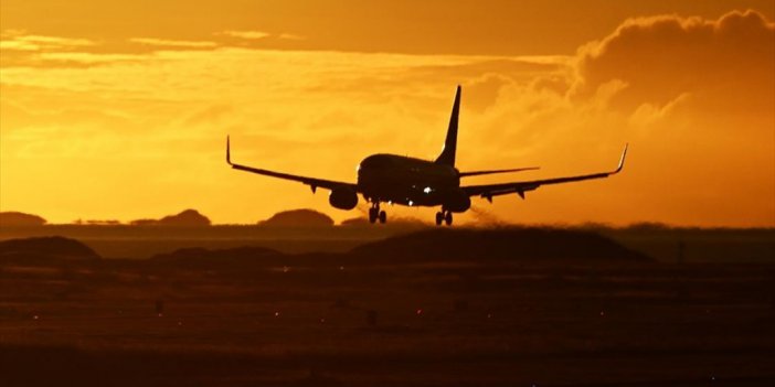 Abd'de İç Hatlar Seferi Yapan Bir Uçağın Motor Kapağı Yerinden Çıkarak Kalkışta Kanat Flapına Çarptı