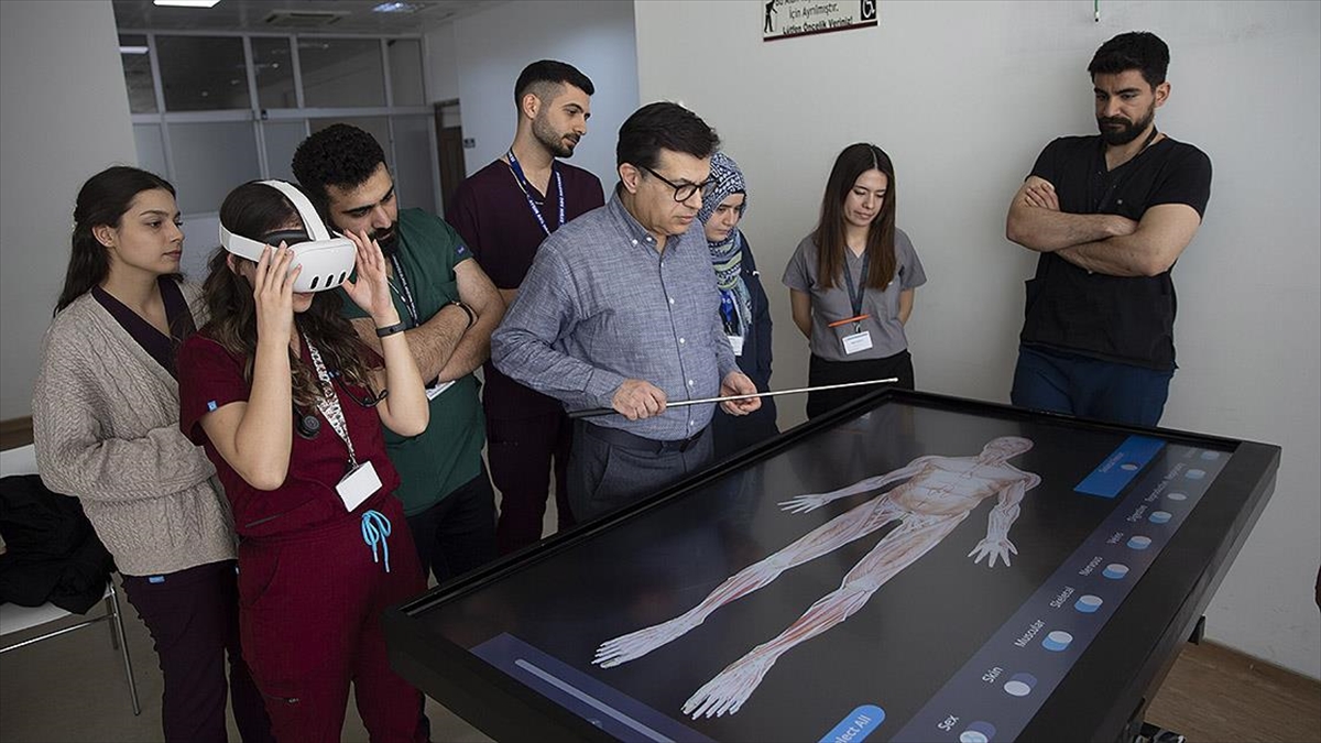 Öğrenciler "dijital Kadavra" İle Anatomiyi Sanal Ortamda Öğreniyor
