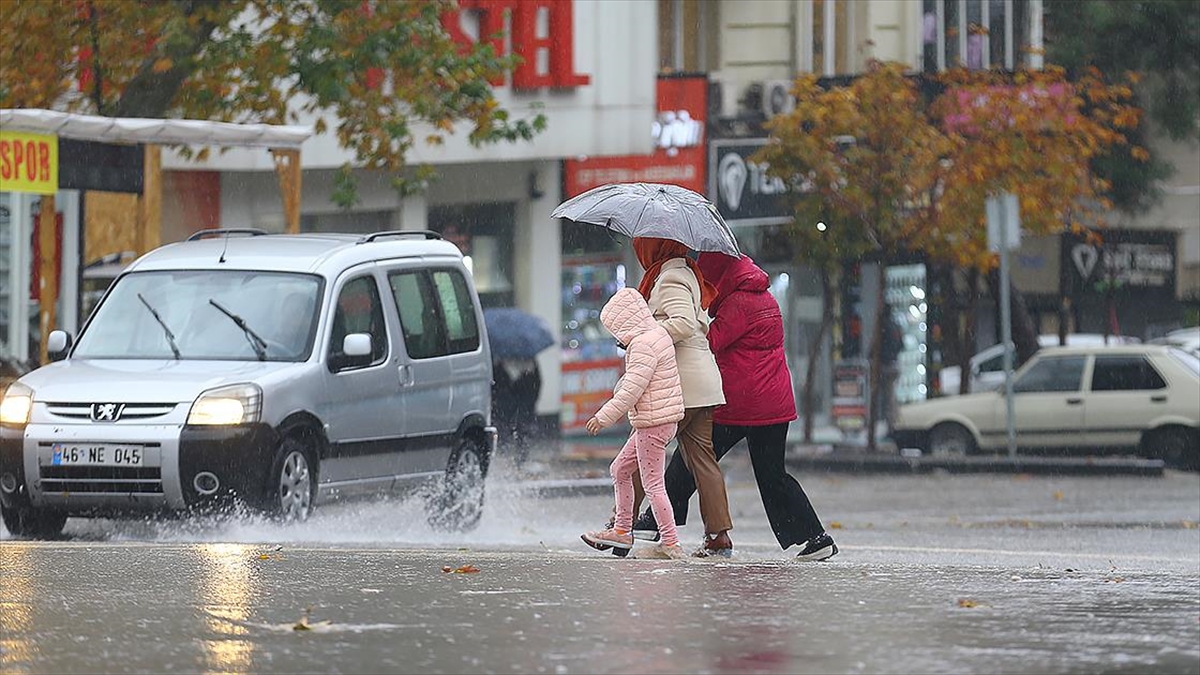 Meteorolojiden Bazı İller İçin Kuvvetli Sağanak Uyarısı