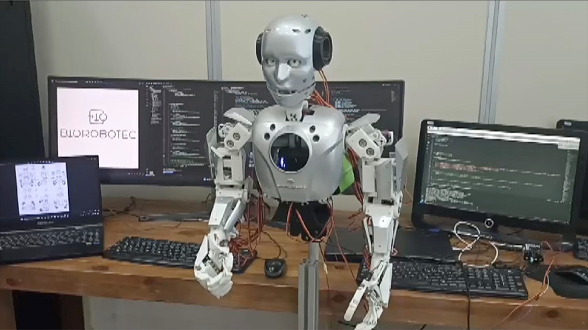 Türk Robot "cuma"nın Geliştirilmesi İçin Yapay Zeka Çalışmaları Sürüyor