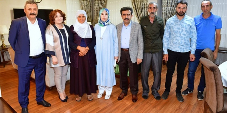 Güzeloğlu, Dağa Kaçırılan Oğluna Kavuşan Anne Akar İle Görüştü