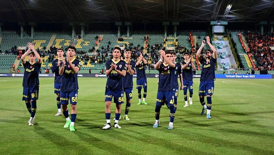 Ali Koç'tan U19 takımına jest!