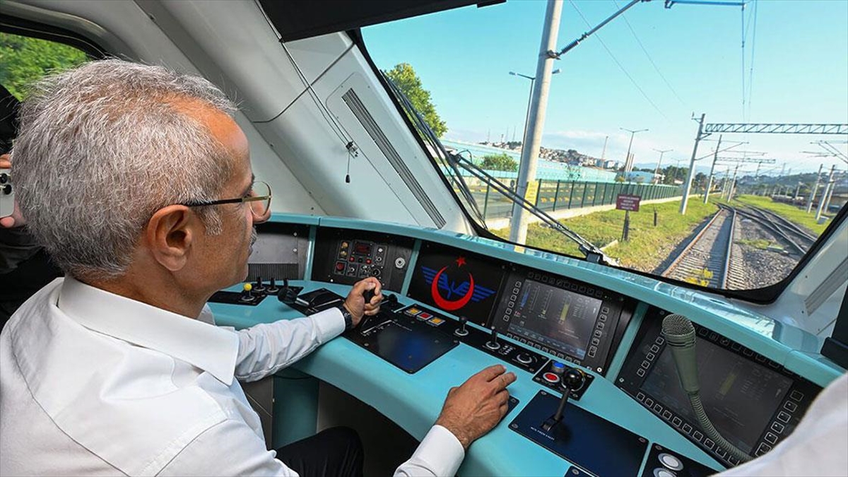 Milli Elektrikli Trenin Üçüncü Seti De Raylara Çıktı