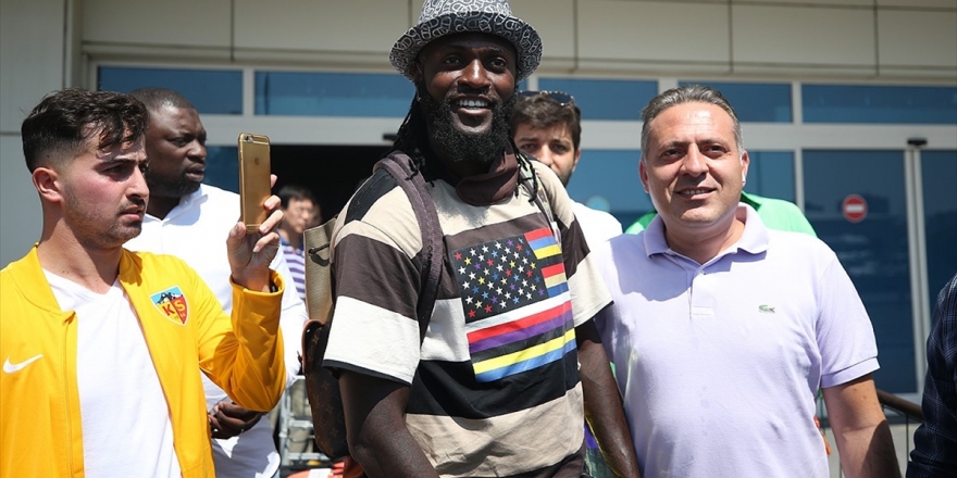 Adebayor Kayseri'ye Geldi