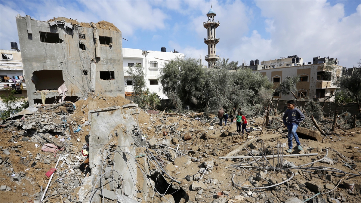 İsrail, Ramazan Bayramı'nın İlk Gününde De Gazze'ye Yoğun Saldırılarını Sürdürdü