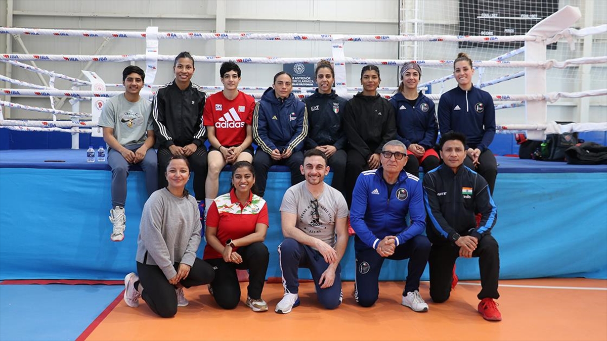 Hint Ve İtalyanlar, Türk Kadın Boksörlerle Ortak Kamp Yapıyor