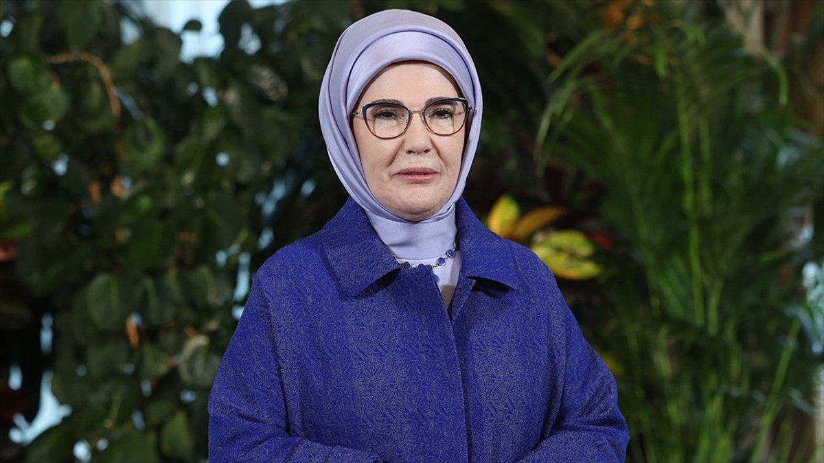 Emine Erdoğan: Türk Polis Teşkilatımızın 179'uncu Kuruluş Yıl Dönümünü Kutluyorum