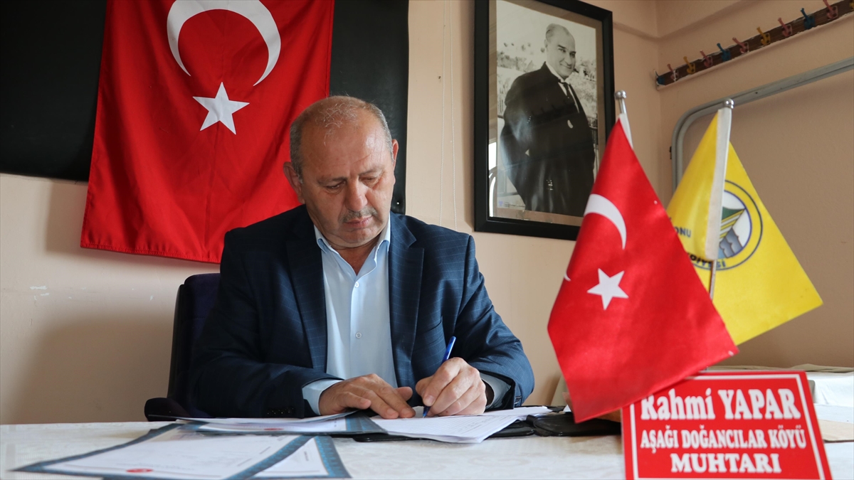 Damadı Olduğu Köyde 5 Dönemdir Muhtarlık Yapıyor