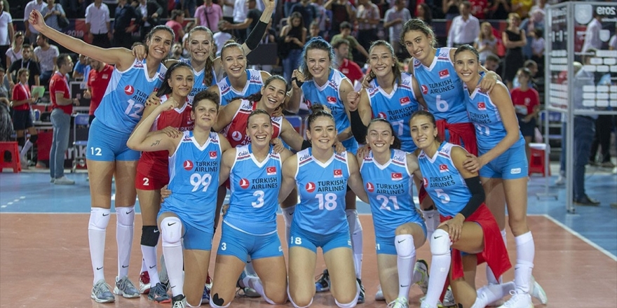 Milliler Avrupa'da 3'te 3 Yaptı