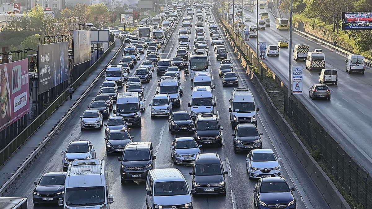 İstanbul Bayram Tatilinin Ardından Haftanın İlk Gününe Trafik Yoğunluğuyla Başladı