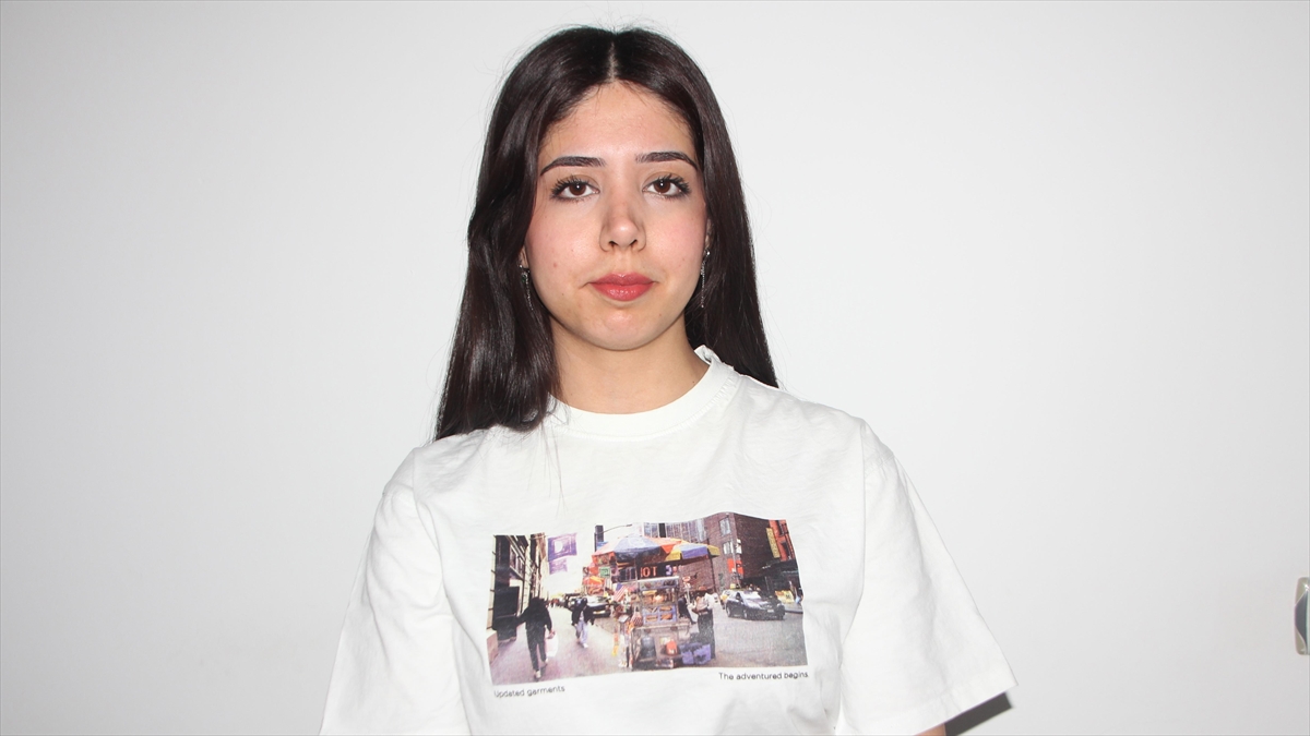 Antalya'da Teleferikte Mahsur Kalan Çeken: "teleferik Aşağı Doğru Çökmeye Başladı. Halata Çarptık"