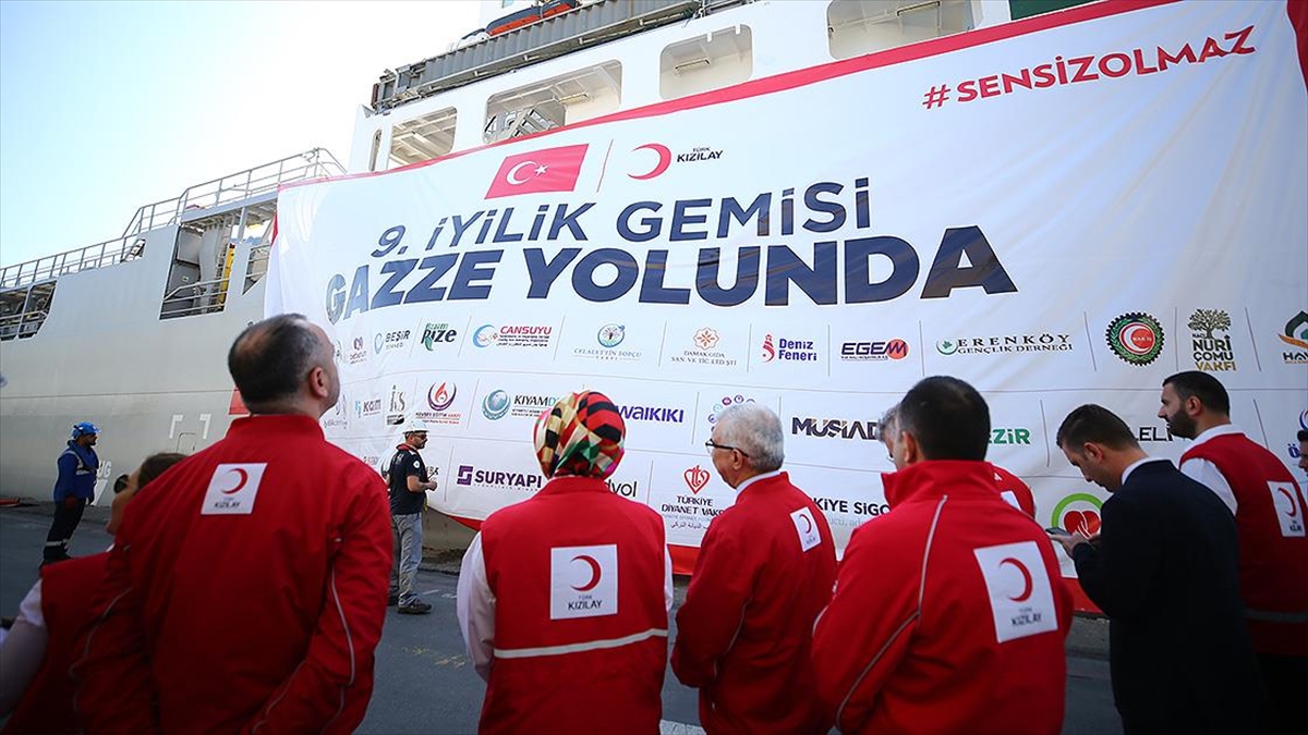 Gazze'ye İnsani Yardım Ulaştıracak 9. Gemi Mersin'den Uğurlandı