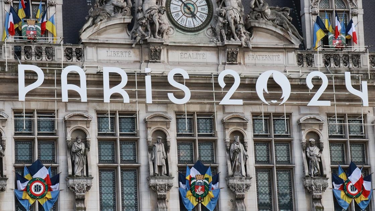 Paris 2024 Olimpiyat Oyunları Meşalesi Yakıldı