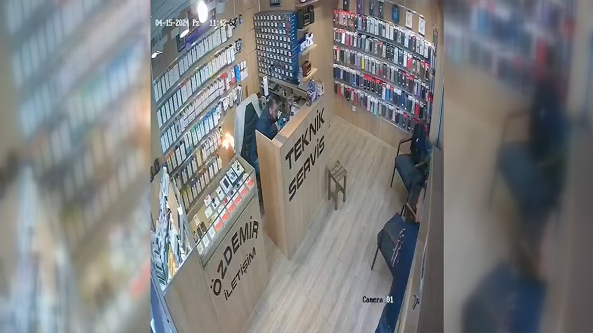 Ordu'da Cep Telefonu Bataryasının Patlaması Güvenlik Kamerasında