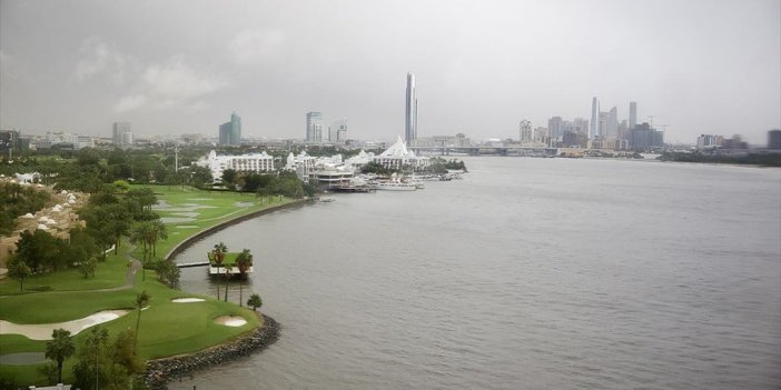 Bae'de Şiddetli Yağışlar Hava Trafiğini Olumsuz Etkiliyor