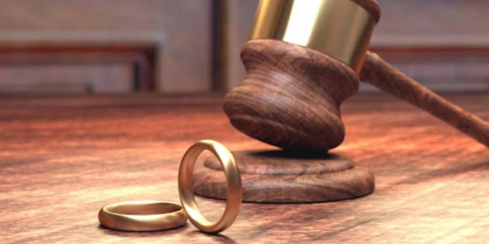 AYM boşanma davaları için o kuralı iptal etti