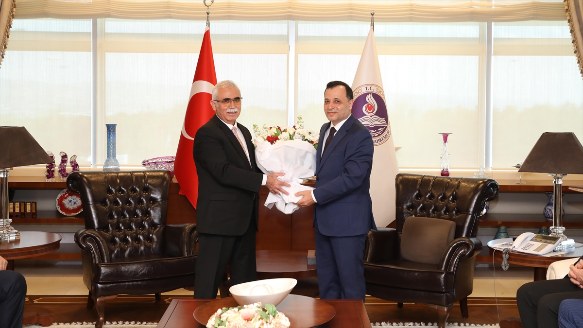 Aym Başkanı Zühtü Arslan, Görevini Kadir Özkaya'ya Devretti