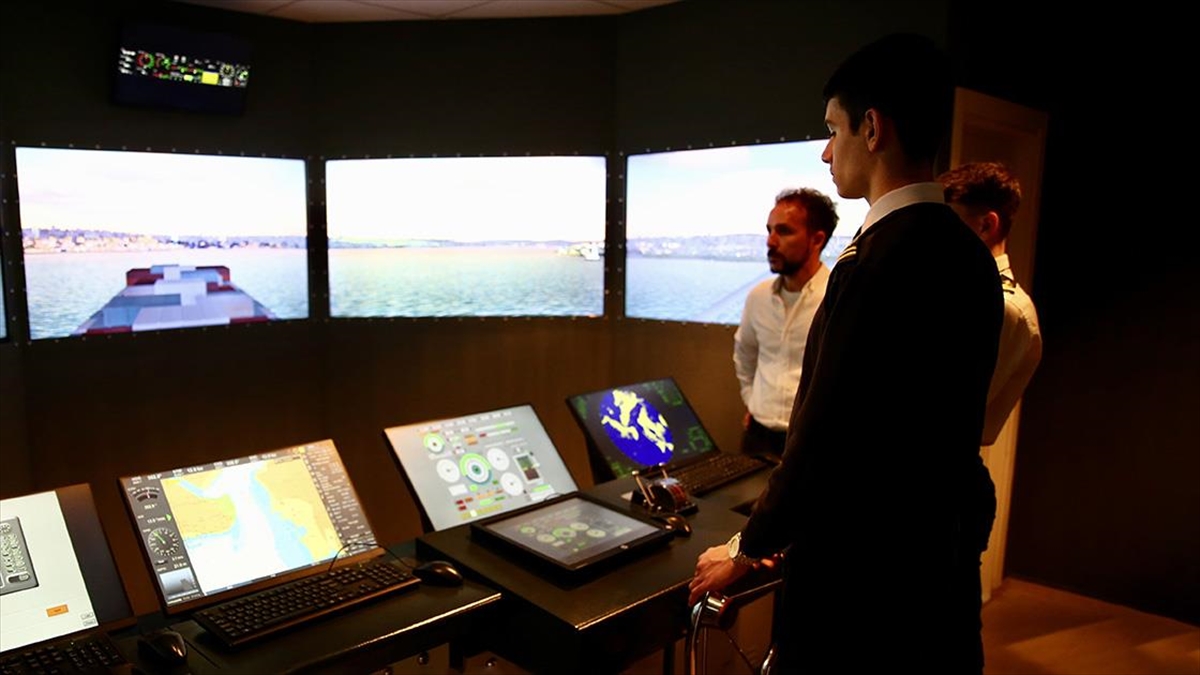 Tersane Gibi Okulda Öğrenciler Çelik Ve Fiber Tekne Üretiyor