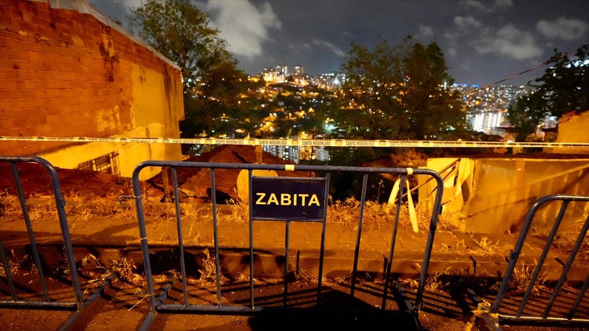 Gaziosmanpaşa'da Toprak Kayması Meydana Geldi