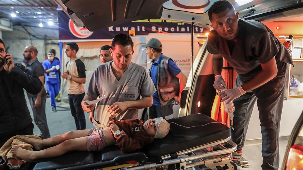 İsrail'in Refah'a Saldırılarında En Az 8 Filistinli Öldü