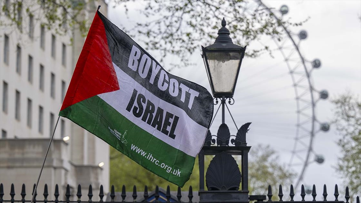 Gazze'de Hayatını Kaybeden Sağlık Çalışanları Londra'da Anıldı