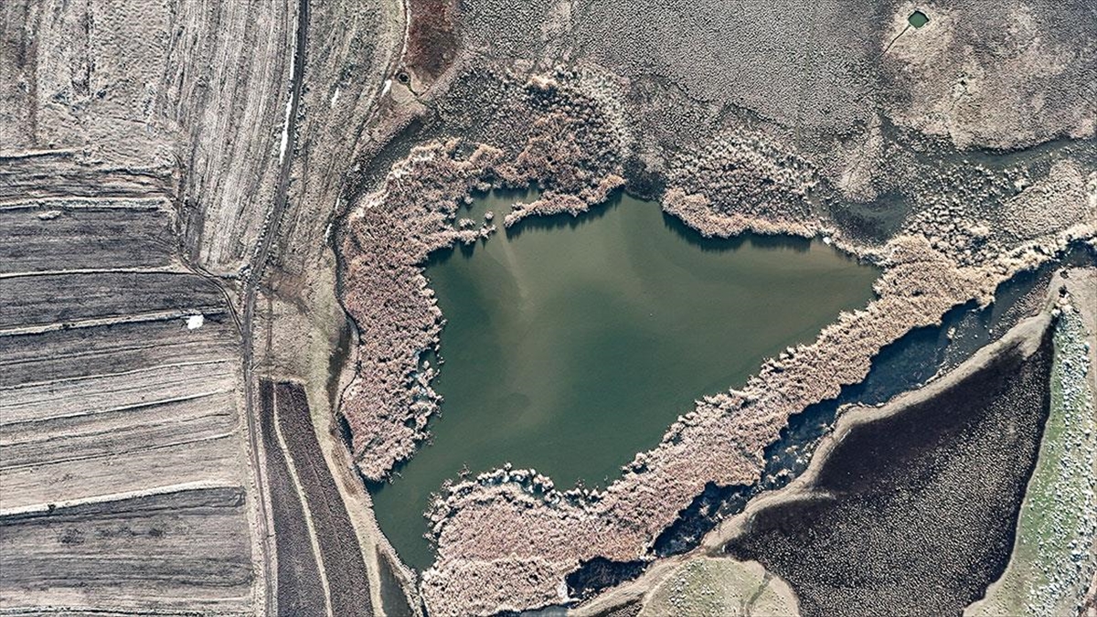 Lavaş Gölü'nün Yüzeyini Kaplayan Buzlar Eridi