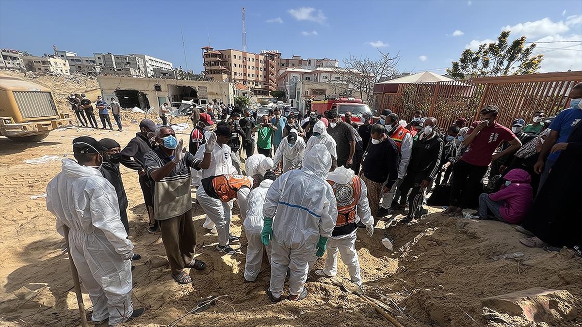 Gazze'deki Nasır Hastanesi'nde Bulunan Toplu Mezardan 190 Ceset Çıkarıldı