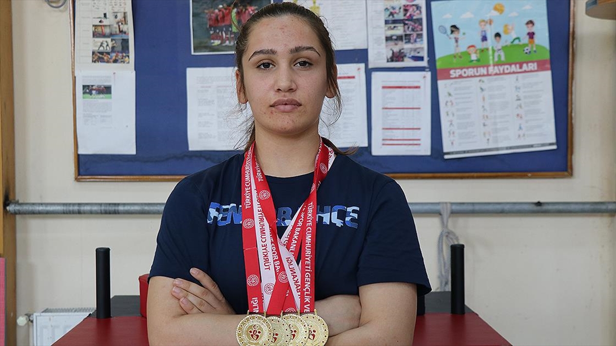 Türkiye Şampiyonu Evindar Demirbağ, Bilek Güreşinde Yeni Madalyalar Peşinde