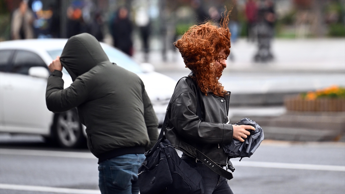 Ankara İçin Kuvvetli Rüzgar Ve Fırtına Uyarısı
