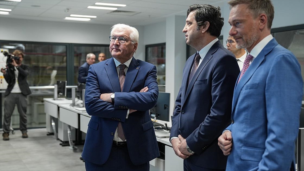 Almanya Cumhurbaşkanı Steinmeier, İstanbul Havalimanı'nda Alman Lojistik Firmasını Ziyaret Etti