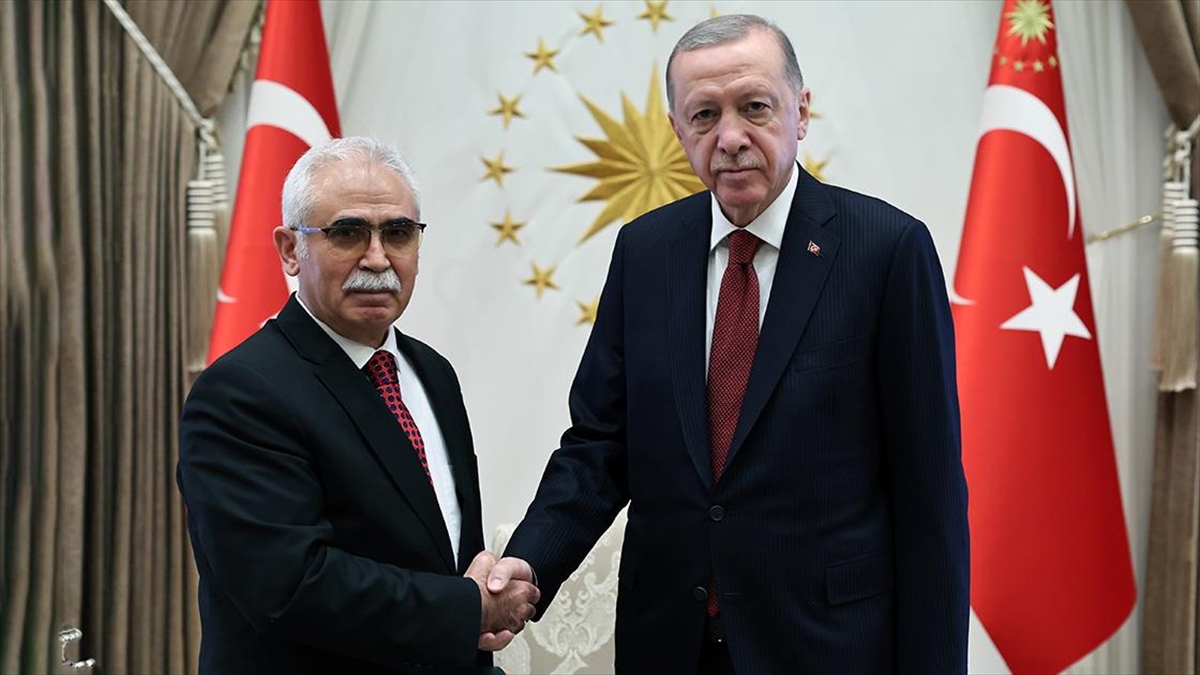 Cumhurbaşkanı Erdoğan, Anayasa Mahkemesi Başkanı Özkaya'yı Kabul Etti