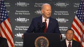 Biden prompterdaki "pause" kelimesini de okudu